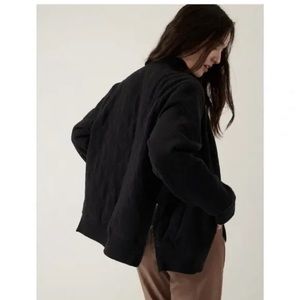 Women’s Athleta RETROPLUSH BOMBER JACKET in Black Size XL Oversized Quilted